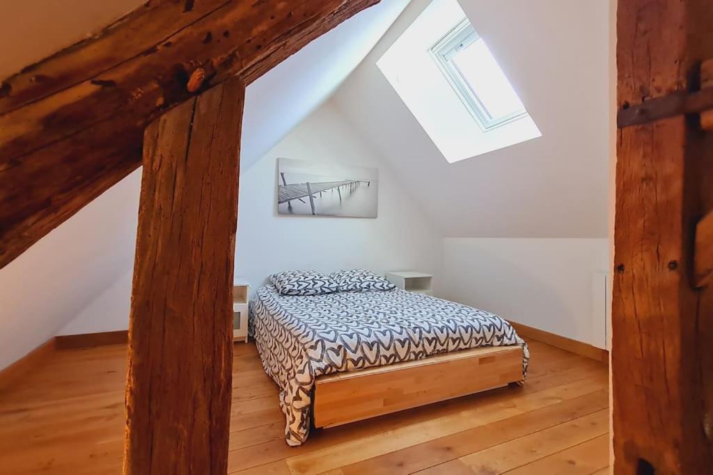 Cosy Burgundy Apartment โบน ภายนอก รูปภาพ