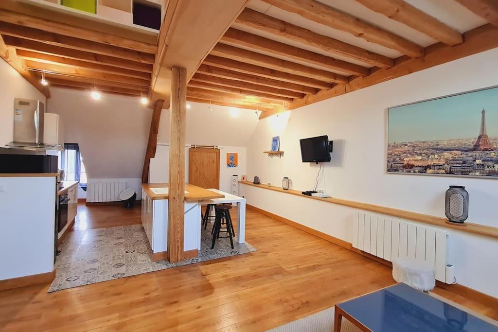 Cosy Burgundy Apartment โบน ภายนอก รูปภาพ